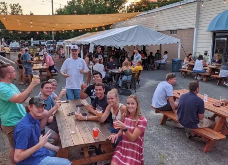 Breweries with outdoor seating