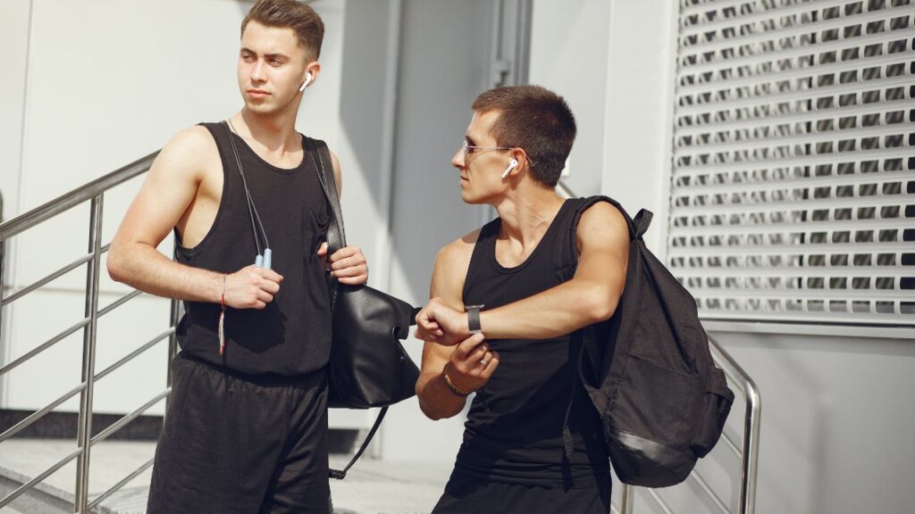 Find the best gym attire for guys with high-quality, moisture-wicking, and budget-friendly workout gear designed for performance and comfort.