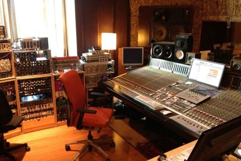 How to Use Compression for Dynamic Range Control in Mixes