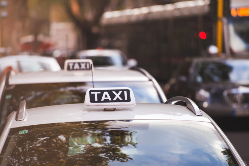 Jeddah Taxi Service Review: What Locals and Tourists Should Know