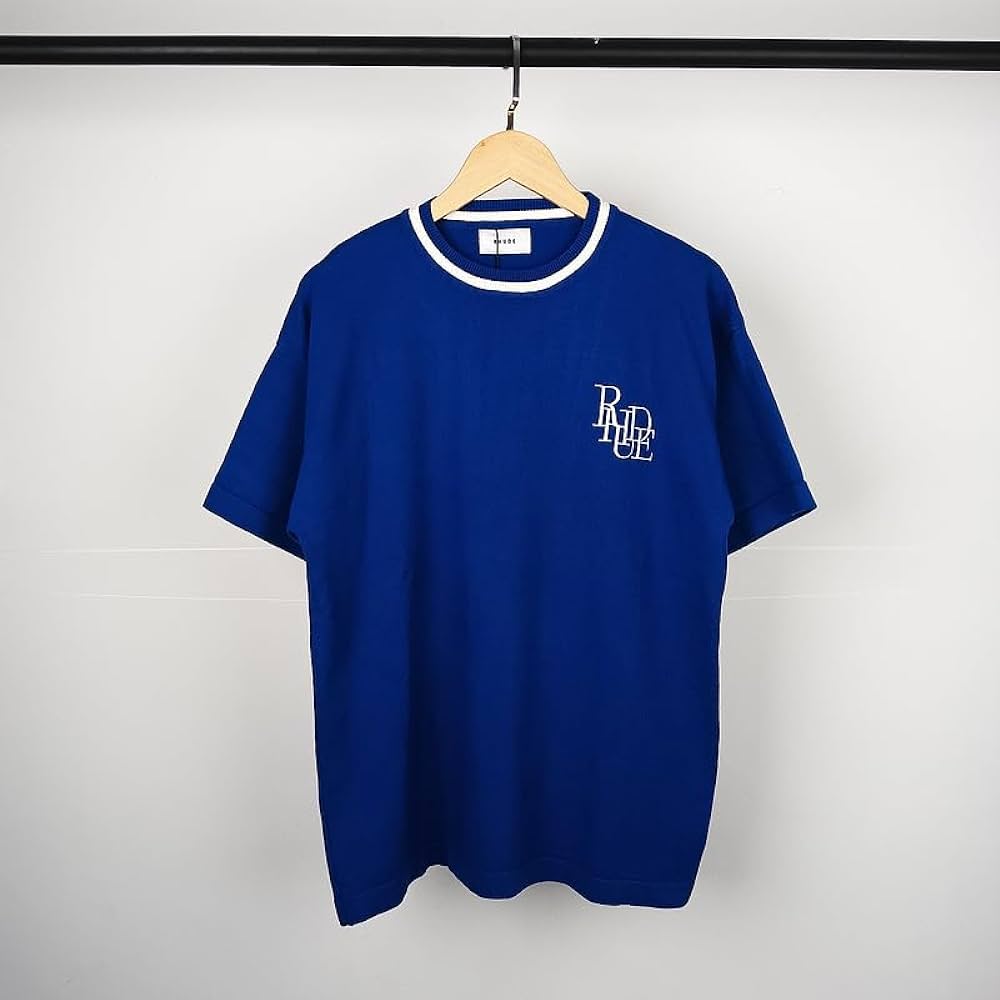 Mastering the Art of Casual Cool with a Stylish T-Shirt