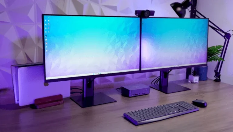 dual-monitor-and-two-laptops-with-iDock-C20