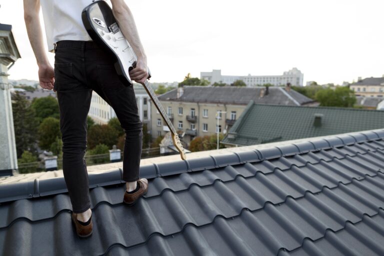 roof gutter cleaning in Rowville