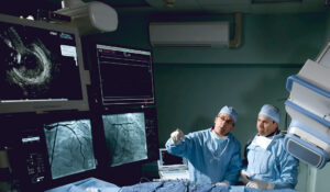 Doctors-looking-at-medical-device-screens