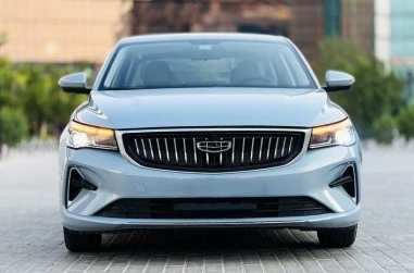 Geely-Emgrand-sky-gray