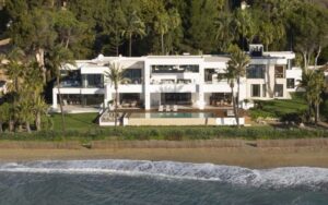 luxury home rental company