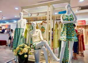 What European Retailers Look for When They Shop Fashion Accessories in Bulk