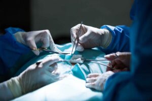 surgeons-performing-operation-operation-room-150kb