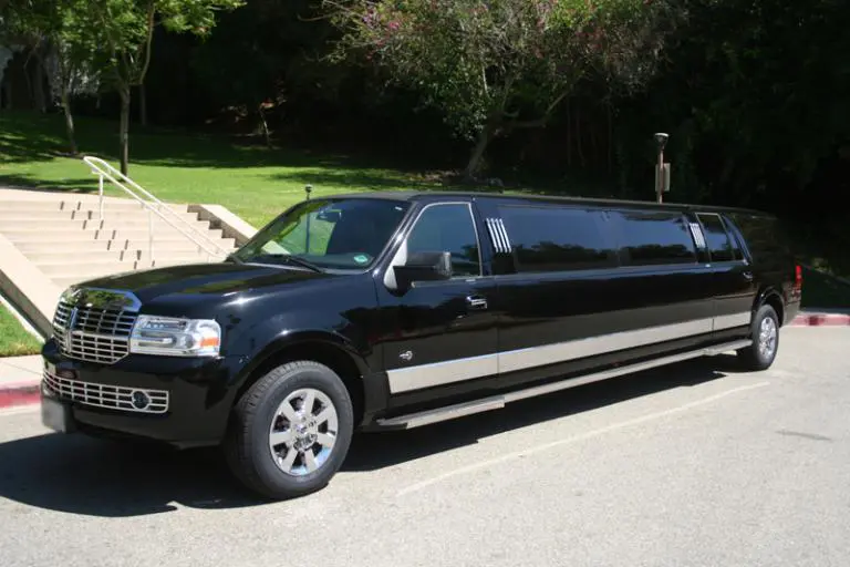 Limousine Service Middlesex to LGA Airport