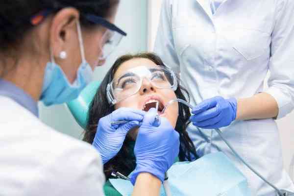  emergency dentist in Bolton 
