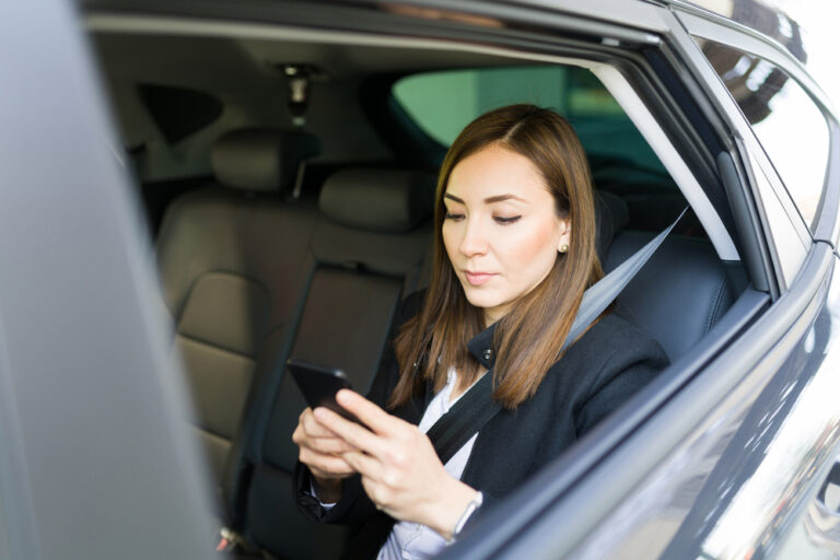 Successful,Business,Woman,In,Her,30s,Texting,And,Sending,An