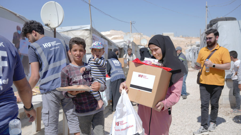 donate food to Syrian families