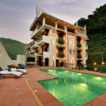 best resort in rishikesh
