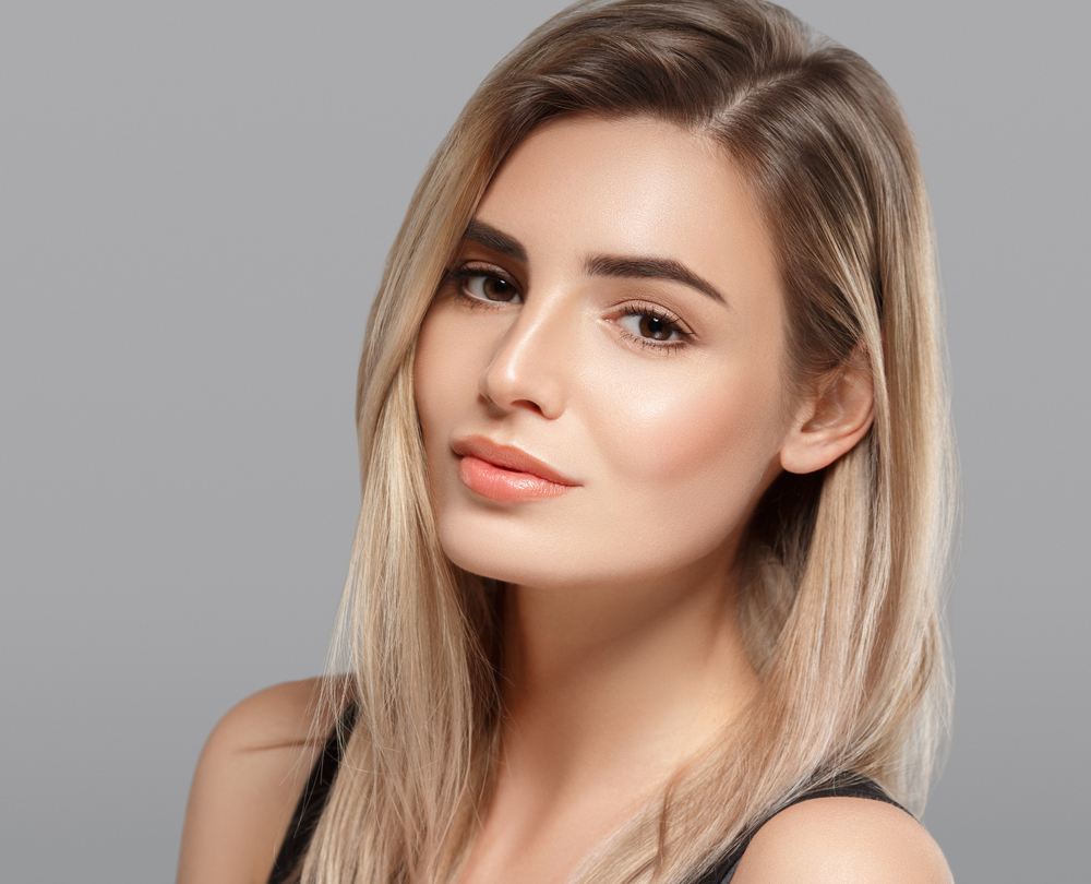 Sensual,Fashion,Closeup,Portrait,Of,Young,Pretty,Woman,Blond,On