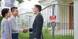 client-meeting-with-estate-agent-min-600x300