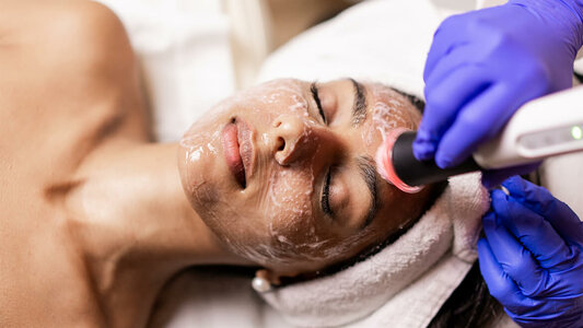 إبر النضارة وتفتيح الوجه