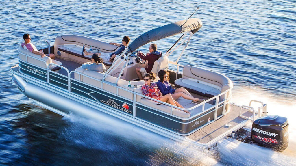 Party pontoon boat for families