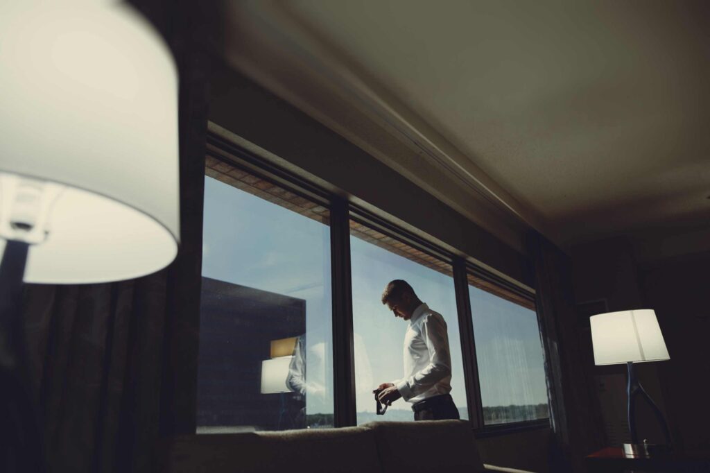 jpeg-optimizer_man-near-window