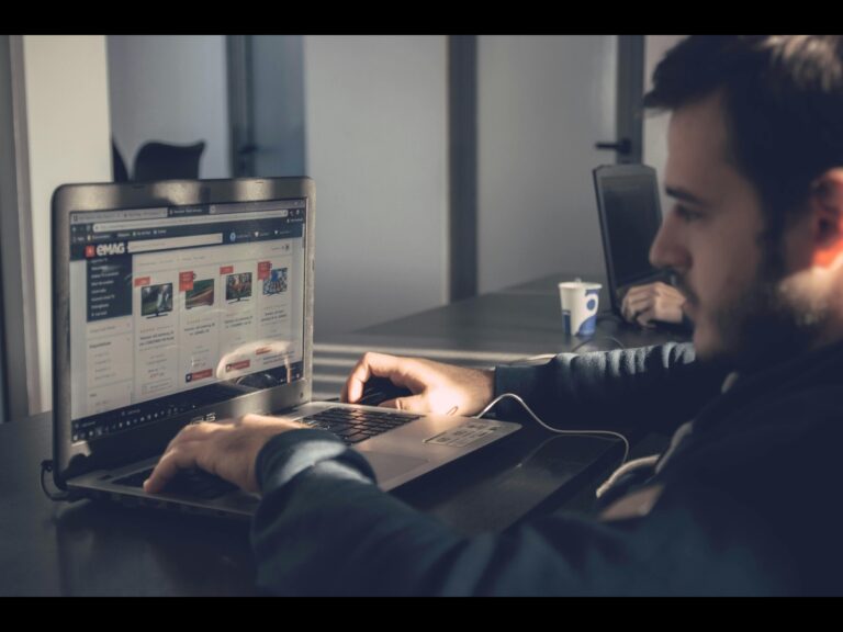 Mobile App Development Company UAE | Teqnovos