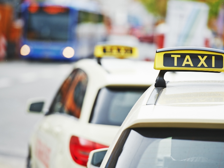 Delhi to Nanital Taxi
